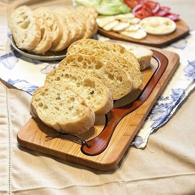 Alder Bread Knife Board And Bread Slicer (Right Handed)
